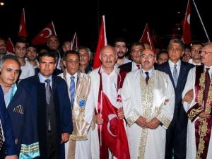 Fsmvü Rektörü Prof. Dr. Musa Duman, Darbe Girişimini Protesto Yürüyüşüne Katıldı