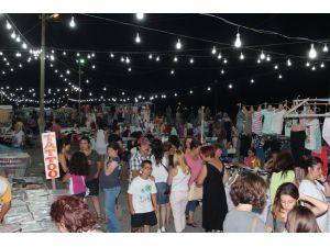 Urla Çeşmealtı Gece Pazarı Cıvıl Cıvıl