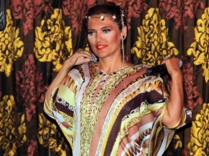 Demet Akalın Gece Kulübüne Gelenleri Uyardı: