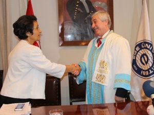 Ege Üniversitesi’nde Devir Teslim