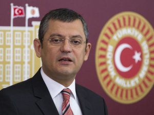 CHP’li Özel: “Biz göçmenlere karşı değiliz, göçmen oluşturan politikaya karşıyız”
