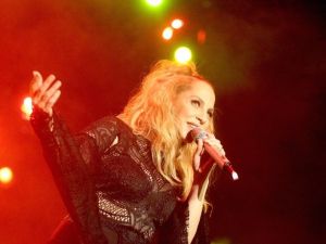 İef, Son Ana Kadar Coşku Doluydu