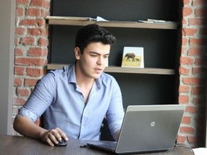 Üniversiteli Yazar Kapanın Ağzı’nda