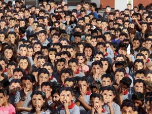 Şehidin Maskelerini Takan Öğrencilerden ‘Hepimiz Ömer’iz Sloganı