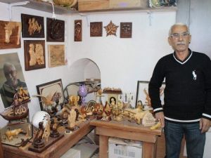 50 Yıllık Mobilya Ve Ahşap Oyma Ustası Sanatını Anlattı