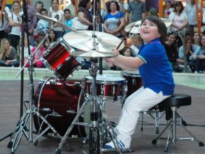 Minik Baterist Baha Hastanelik Oldu