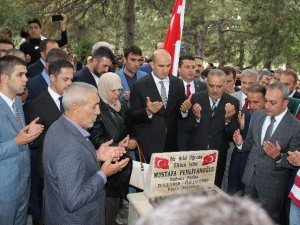 Mustafa Pehlivanoğlu Kabri Başında Dualarla Anıldı