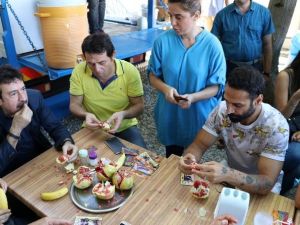 Ahmet Selçuk İlkan Ve Doğuş Meyve Pazarını Gezdi