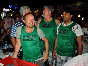 Ünlü Oyuncu Engin Günaydın Basketbolcu Oldu