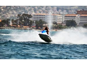 Ünlü Mankenden Jet Ski Şov