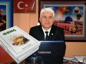 Yazar Mehmet Sarmış’ın Yeni Kitabı ‘Genç’ Çıktı