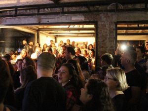 Yoğun Yağmura Rağmen ’Zakkum’ Dinlediler