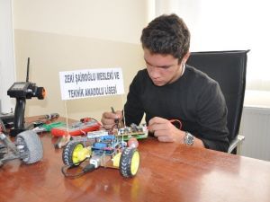 Kısıtlı İmkanlarla Meslek Lisesinde Robot Yapıyor