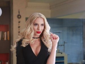 Ünlü Manken Bebek Oluyor