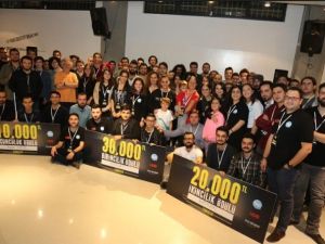 Yeni Nesil Fikirler Bip Hackathon’da Yarıştı