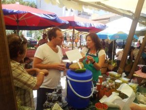 Galip Derviş Mutfak Alışverişini Foçanın Yeryüzü Pazarından Yapıyor