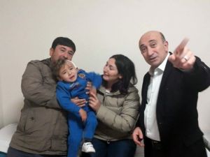 Lösemiyi Yenen Ve Beyin Kanaması Geçiren Minik Mert, Tekrar Hayata Tutundu