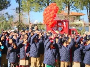 On Bin Çocuğuna Sıcacık Hediye