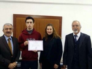 A Level Sınavlarında Yakın Doğu Kolejinden Çifte Birincilik