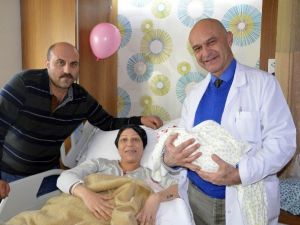 İzmirli Çiftin 14 Yıllık Bebek Hasreti Mutlu Bitti