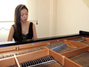 Piyanist Japon Gelin Hiroko Konser Vermeye Hazırlanıyor