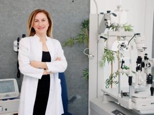 Badem Gözler Mutlu Ediyor