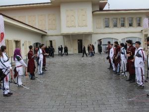 Bakan Avcı, El Yazması Mushaf-ı Şerif’i Okçular Vakfı’na Teslim Etti