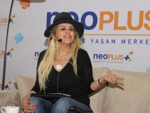 Ünlü Astrolog Nuray Sayarı Neoplus Outlet Ve Yaşam Merkezi’nde