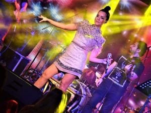 Hastalığı Nedeni İle Sahne Alamayan Hadise Yerini Bengü’ye Bıraktı