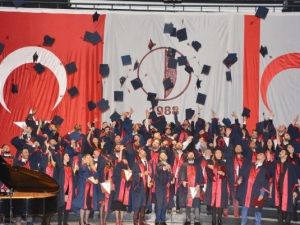 Ydü Mimarlık Fakültesi Mezunları Diplomalarını Aldı