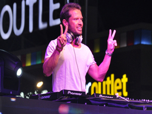 Sökede On Binler Ozan Doğulu İle Caştu