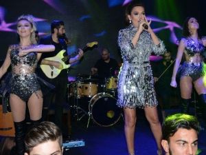 Demet Akalın Yüzlerce Üniversiteliyi Uludağ’da Coşturdu