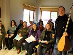 Sümer Ezgü Antalya’da Kurduğu Akademiyle 7’den 70’e Müzik Eğitimi Veriyor