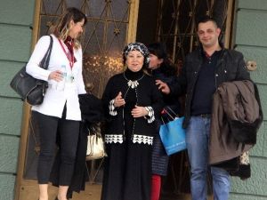 Bedia Akartürk Katarakt Ameliyatı Oldu