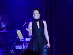 Ebru Gündeş Işık Sisteminin Azizliğine Uğradı