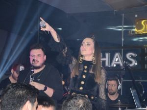 Derya Uluğ’dan Hayranlarına Albüm Müjdesi
