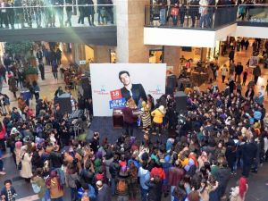 Oyuncu Ve Şarkıcı Cem Belevi Trabzonlu Hayranlarıyla Buluştu