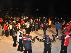 Sarıkamış’ın Soğuğunda Sanatçı Mahmut Tuncer’den Sıcak Konser