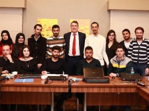 Suriyeli Çocuklara ’Kodlama’ Eğitimi