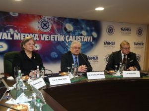 Sosyal Medyanın Etik Sorunları İaü’de Tartışıldı