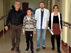13 Yaşındaki Furkan Tek Başına Yürümeye Başladı