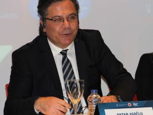 Rektum Kanserinde Ameliyatsız Tedavi Yöntemleri Tartışılıyor