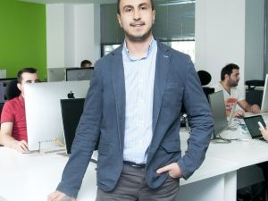 Kadınlar Erken, Erkekler Son Dakikada Uçak Bileti Alıyor