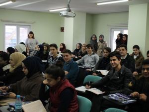 İaü’den Suriyeli Gençlere Türkçe Desteği