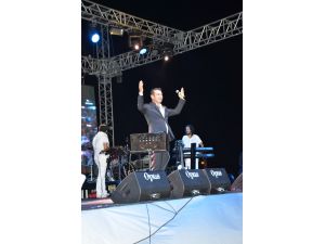 Çandarlı Festivalinde Ferhat Göçerden Muhteşem Kapanış