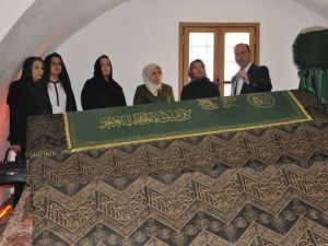 Bakan Soylu’nun Eşi Hamdiye Soylu, Şeyh Edebali Türbesi’ni Ziyaret Etti