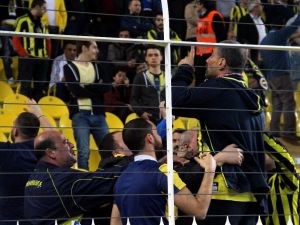 Tribünde Kavga Çıktı