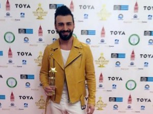 Emre Kaya, ’Yılın En İyi Erkek Pop Sanatçısı’ Seçildi