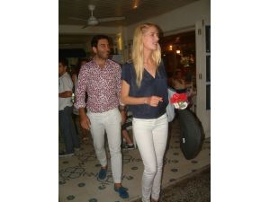 Caroline Ve Sevgilisine Fasıl Ekibinden Aşk Şarkıları