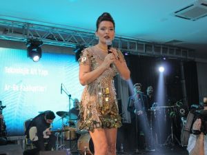 Demet Akalın Elazığ’da Konser Verdi